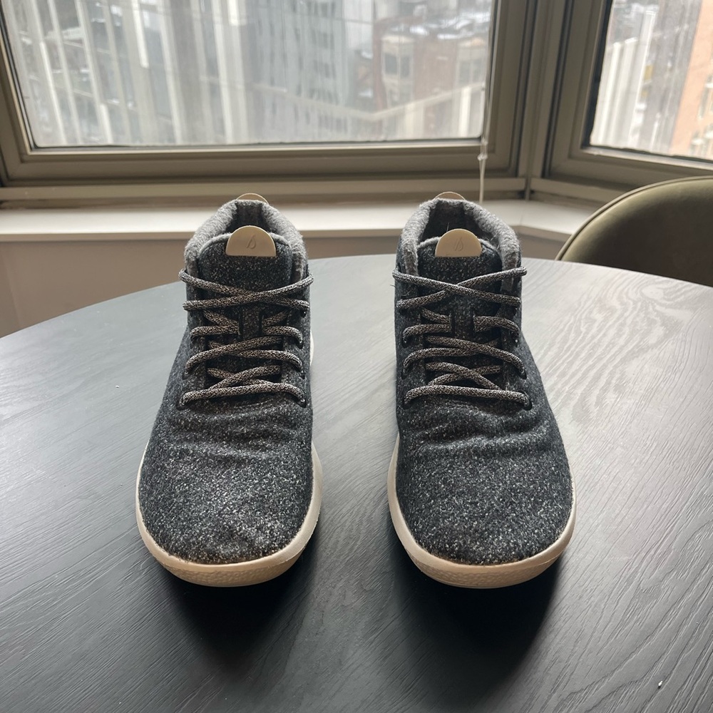 Men’s size 10, Dark Grey Allbird wool high top runners